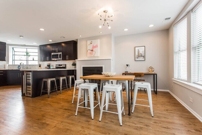 3264 N Clark