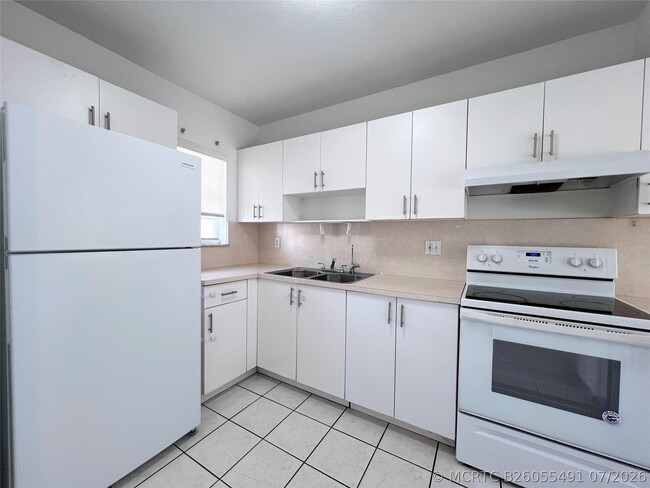 519 W 68th St