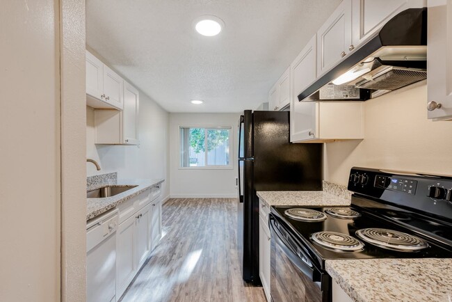 Building Photo - Michael Manor Apartments