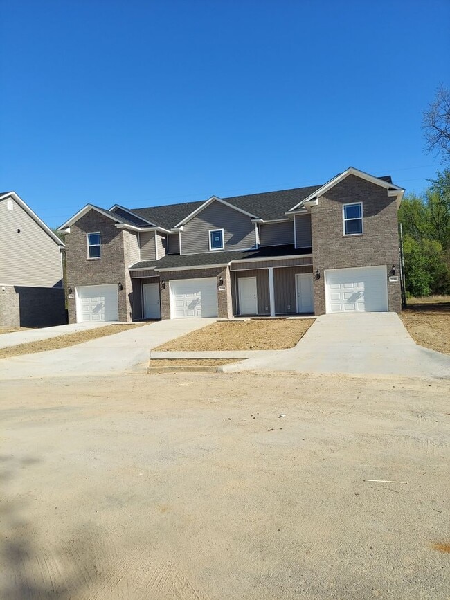 Beautiful New Townhomes in Alma! - Beautiful New Townhomes in Alma!