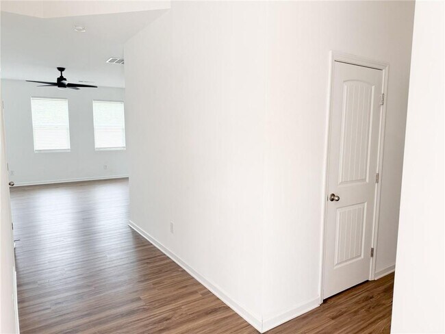 102 Pointe Pl