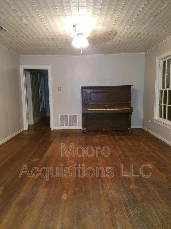 Photo - 221 Leonard Dr