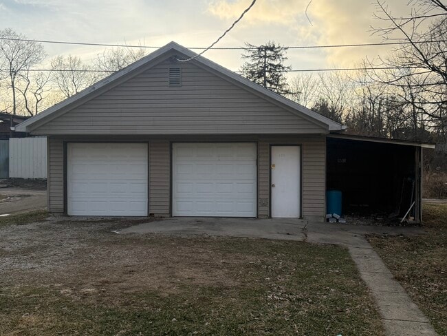 Photo - 429 Maple Ave