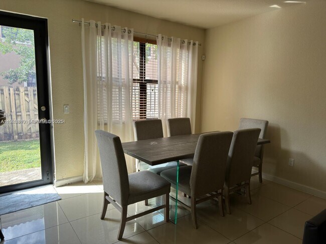 Photo - 8437 Blue Cove Way