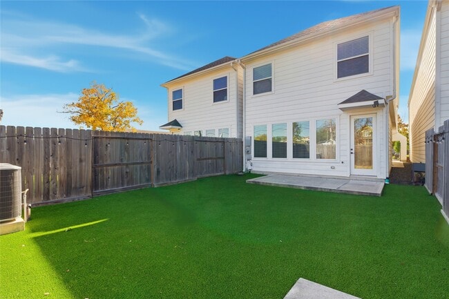 Photo - 819 W 19th St