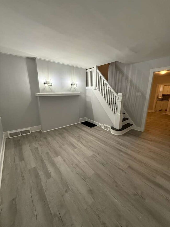 Photo - 1659 Methyl St