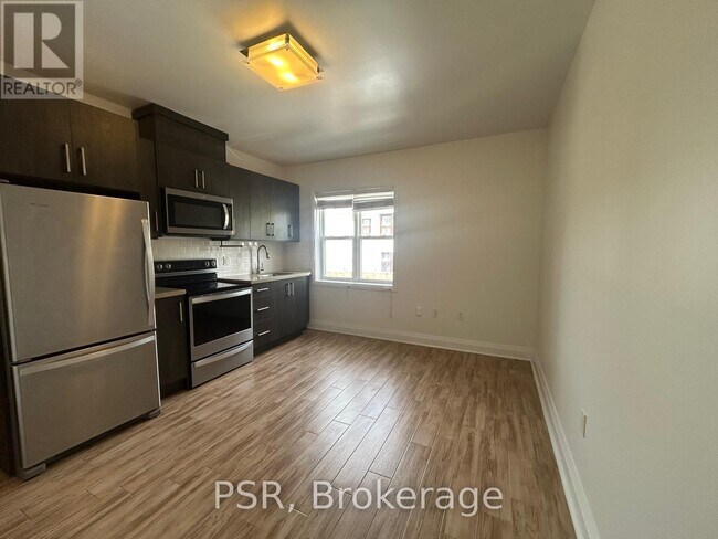Photo - 3110 Lake Shore Blvd W