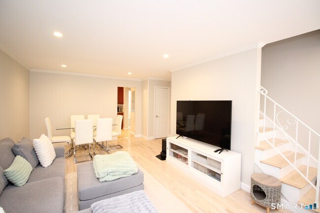 30 Maple Tree Ave Unit I