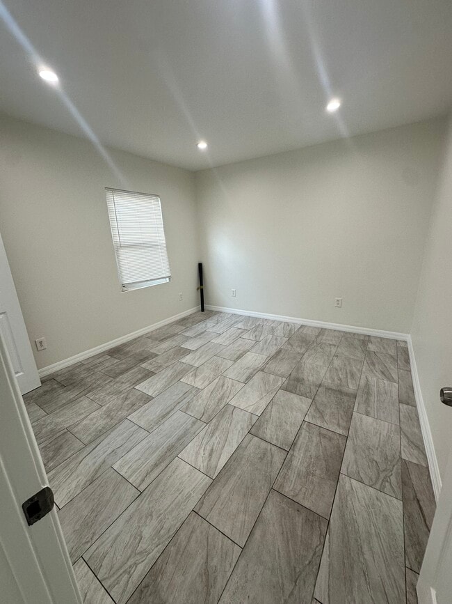 Photo - 731 W 99th St