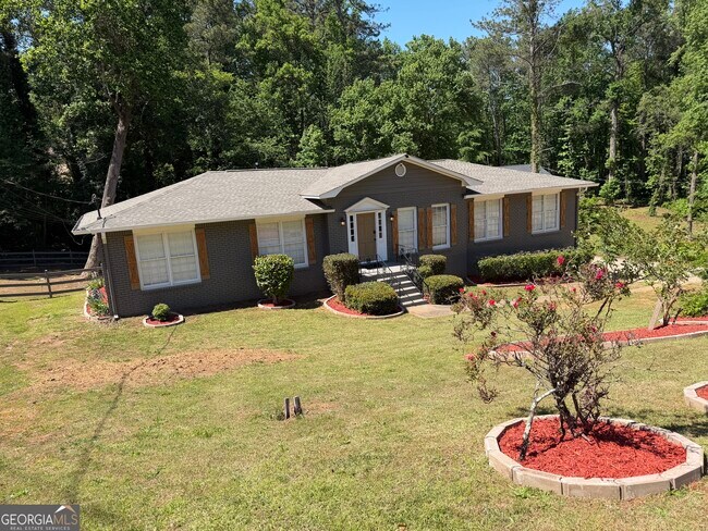 Photo - 3336 Camelot Dr NE