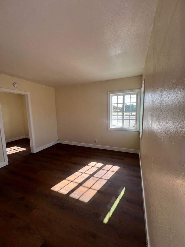 Building Photo - Prairie Ave. Unit 16215