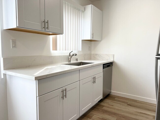 Photo - Bright 2 bed 1 bath in Pacific Beach Unit 2218