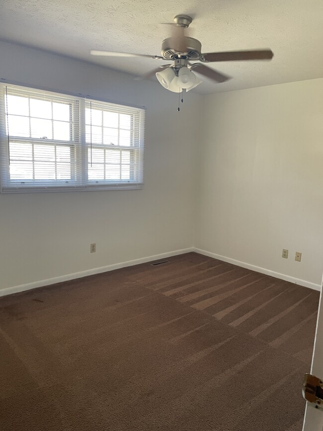 Photo - 624 Cross Lanes Dr