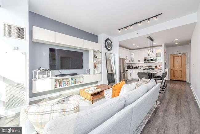 Photo - 901 N Penn St Unit F1304