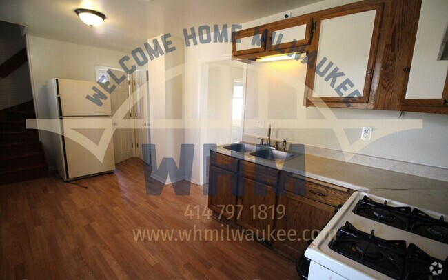 Building Photo - COMING SOON! Welcome Home To This Cozy 2 B... Unit Back House