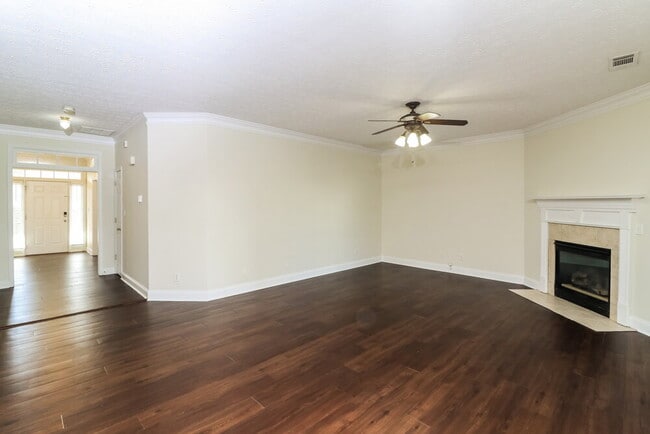 Photo - 4090 Springvale Way