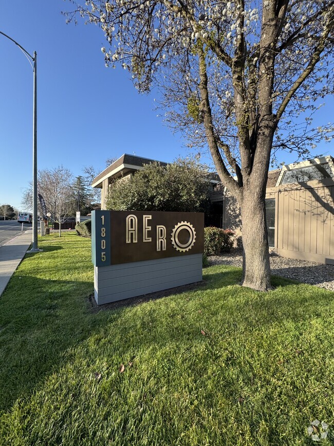 Building Photo - Aero Apartments