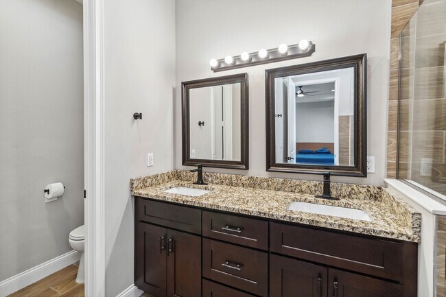 Photo - 6592 Taxiway Cir