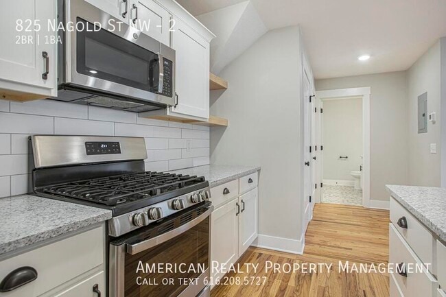 Photo - 825 Nagold St NW