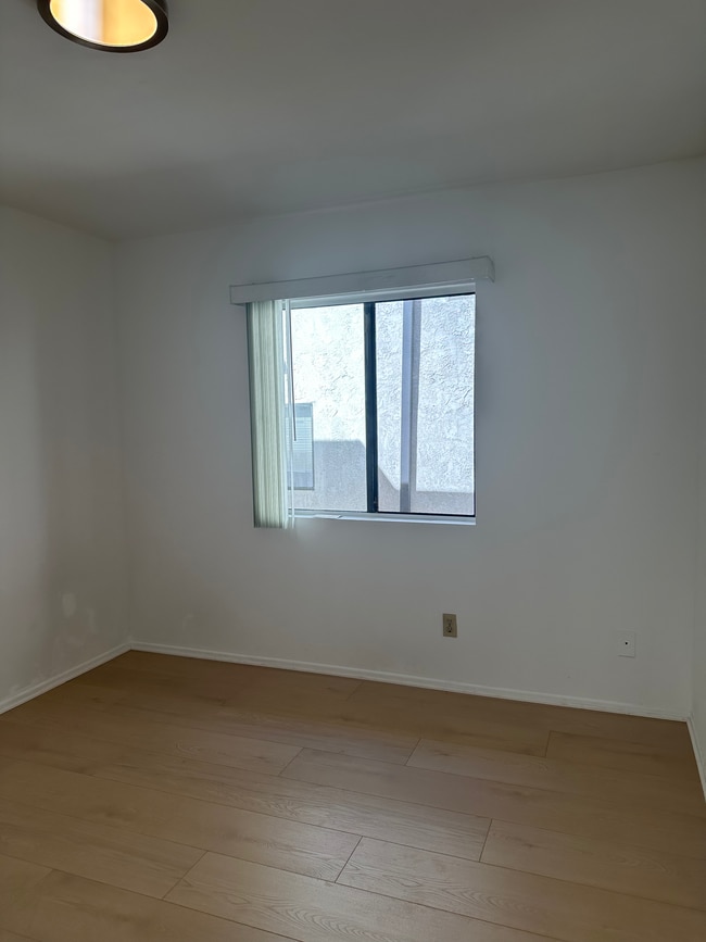 Photo - 231 N Isabel St Unidad 8