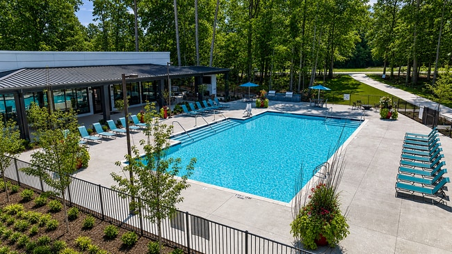 Everly Pool