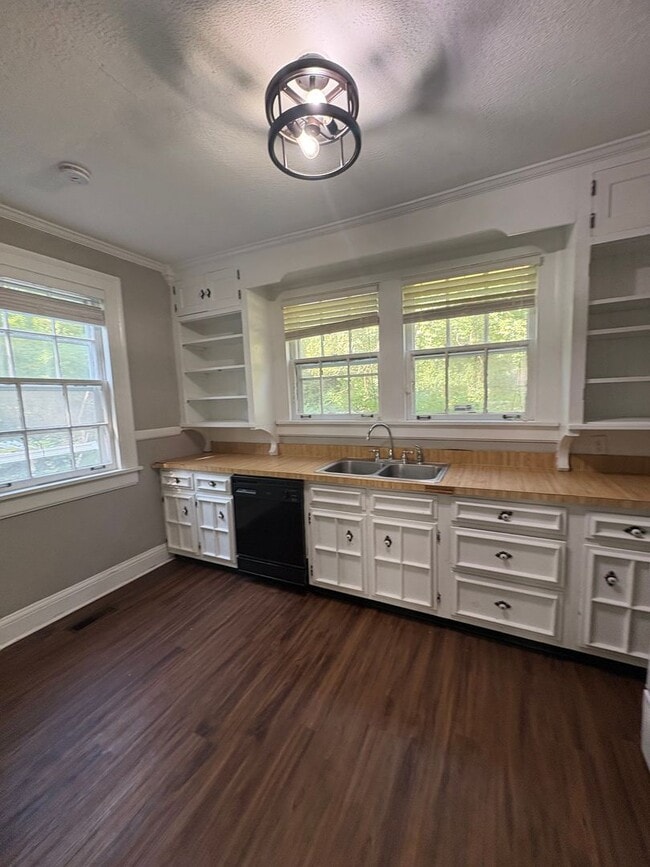 783 Sanders Rd