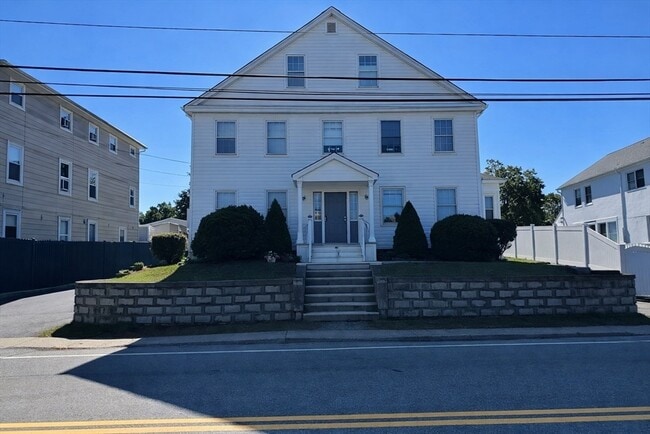 Building Photo - 61 Plain St Unit 1R