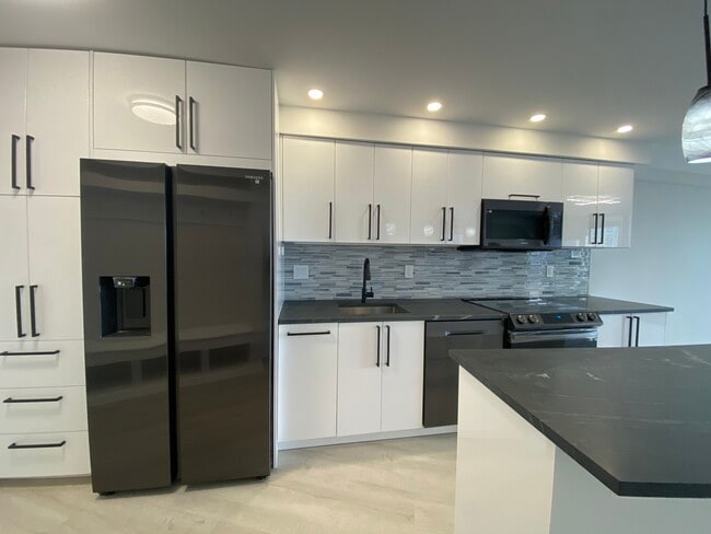 Photo - 300 N State St Unit 3834