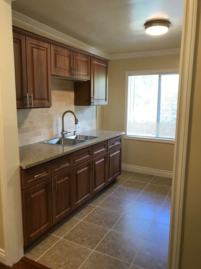 Kitchen - 139 N Cedar St Unit E