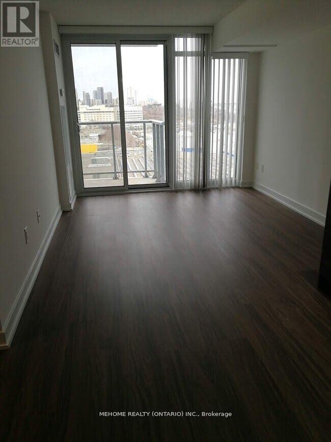 Photo - 121 McMahon Dr Unité 906