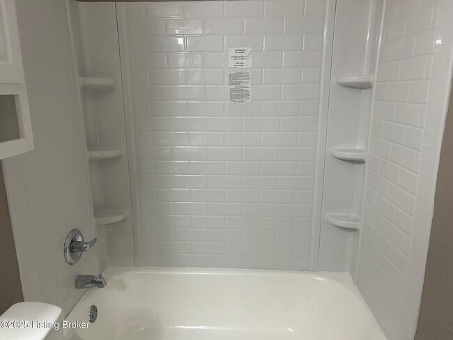 Photo - 735 Compton St