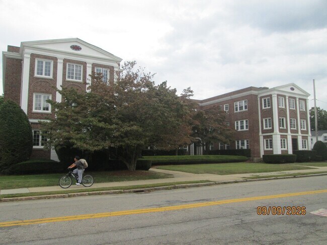 298 Main St Unit 12
