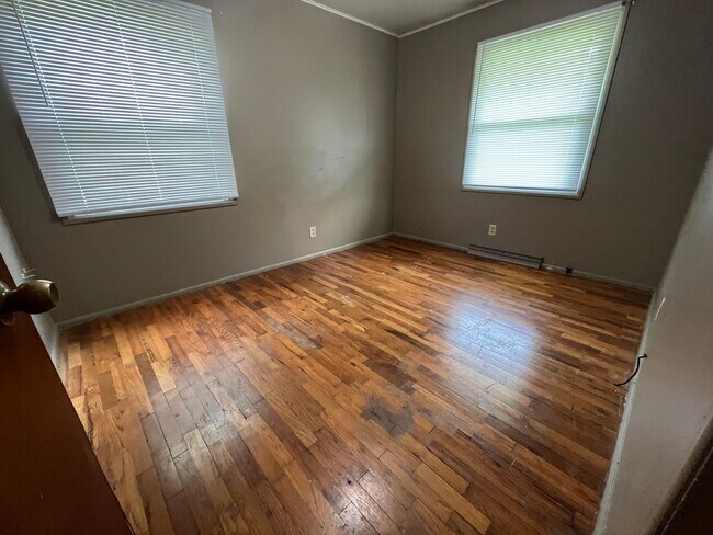 Photo - 3 Bedroom Ranch With a Fenced In Back Yard
