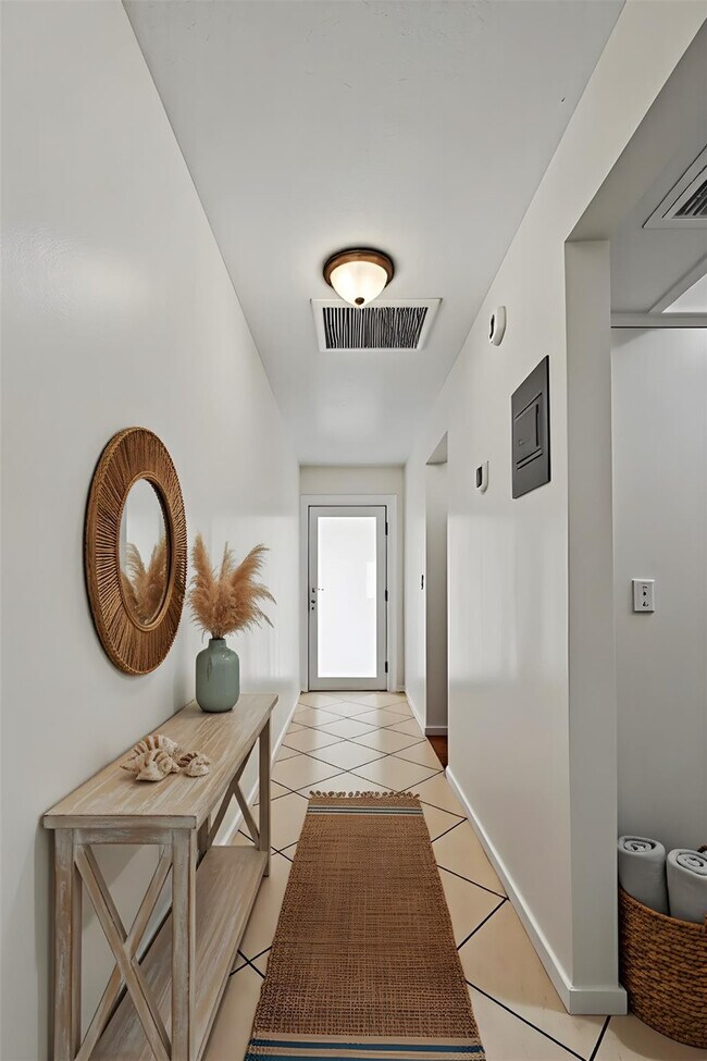 Photo - 3636 NE 21st Ave Unidad 3636