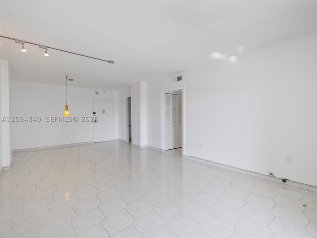 Photo - 400 Kings Point Dr Unit 523