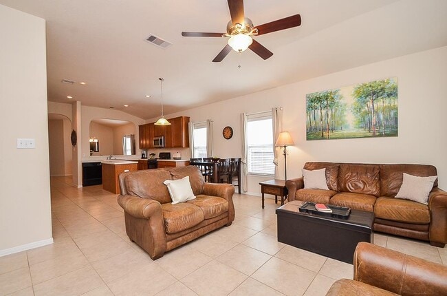 Photo - 614 W Newport Bend