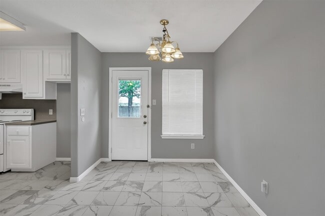 Building Photo - 16245 Sun View Ln Rental