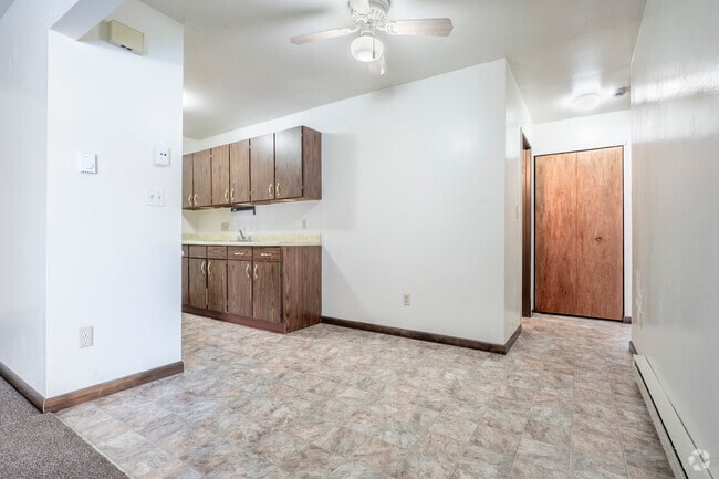 2BR, 1BA - 950SF - Dining Area and Kitchen - Forest View Apartments