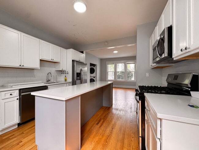 Building Photo - 155 Foster St Unit F2
