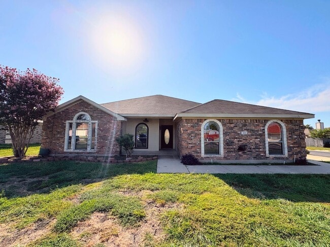 Building Photo - 300 Oak Ridge Dr Rental