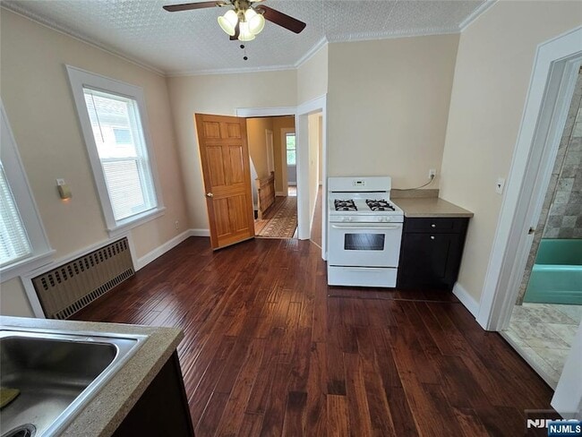158 Knapp Ave