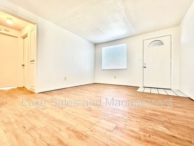 Photo - 1700 Karen Dr