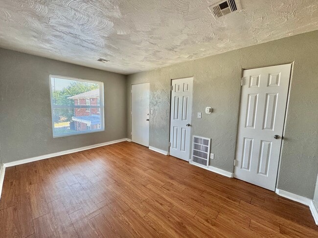 Photo - 2030 NW 25th St Unit 8