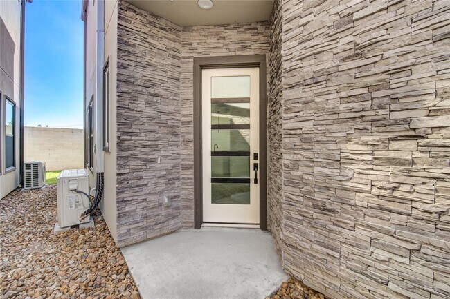 Photo - 2919 El Fenice Ln