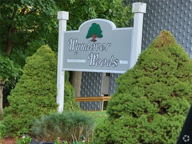 Building Photo - 1 Wyndover Woods Ln Unit 17 Rental