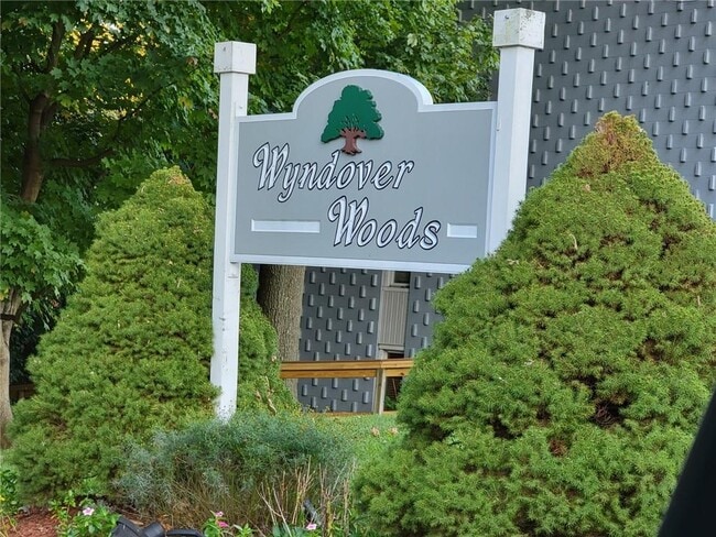 Building Photo - 1 Wyndover Woods Ln Unit 17 Rental