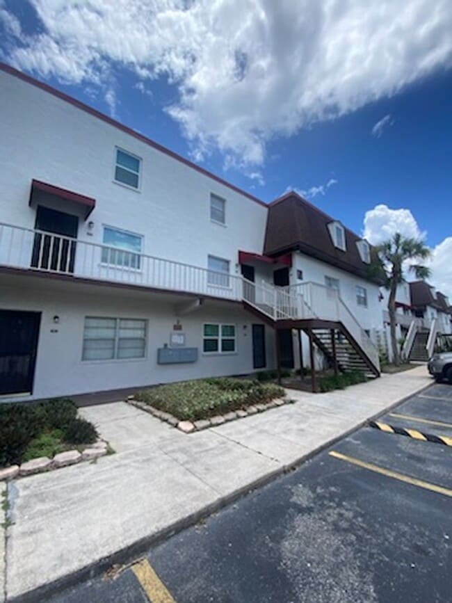 Building Photo - Beautiful water view ground floor condo in...