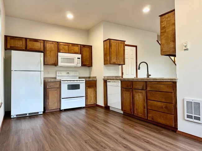 Building Photo - N0293 Unit 536 Rental