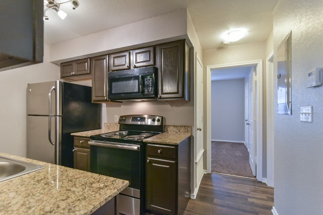 Photo - Knoll Creek Apartments