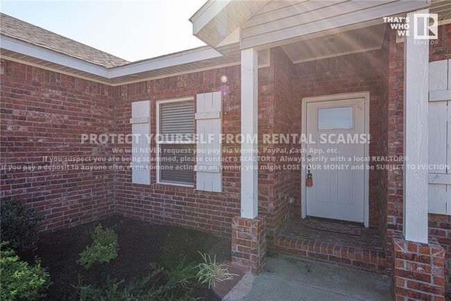 Photo - 211 Grove Ln